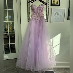 Mori Lee by Madeline Gardner gown in purple. Showstoppingly gorgeous in EUC.